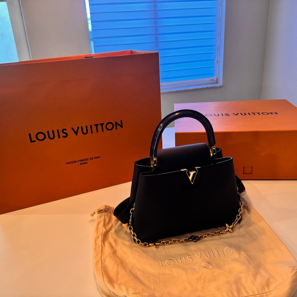 Limited Louis Vuitton Navy Capucines MM - Picture 13 of 16
